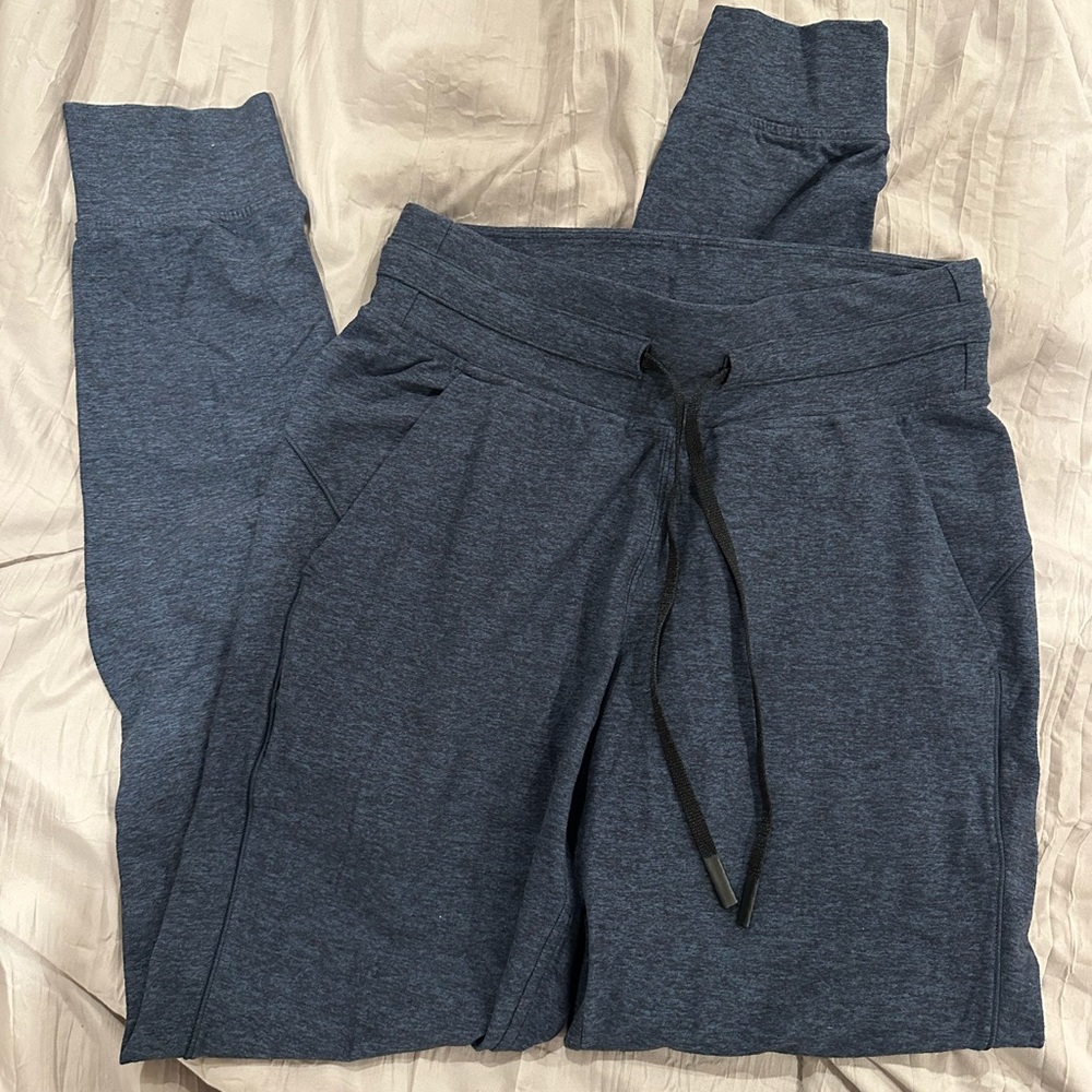 NWOT Lululemon Joggers Sz 4